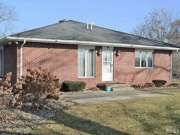 5268 E Country Club Rd, Logansport, IN 46947