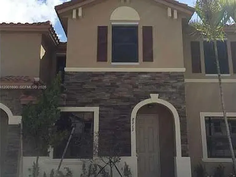 8913 W 35th Way — Photo 2