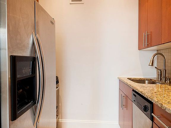 5th image of 455 Park Ave S APT 202