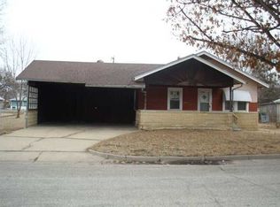 910 N 8th St, Arkansas City, KS 67005