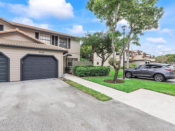 2nd image of 9133 Vineyard Lake Drive #9133