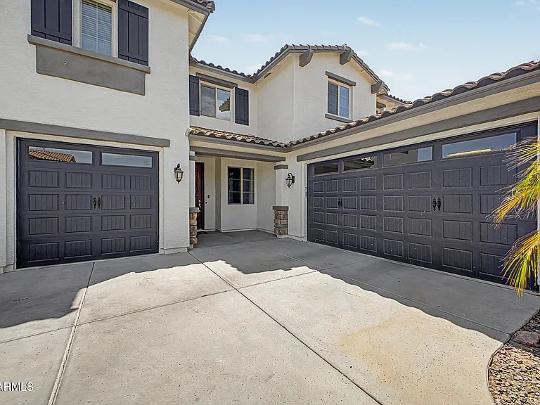 2531 E Eleana Ln — Photo 3