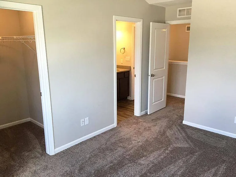 815 SE 10th Ln — Photo 13