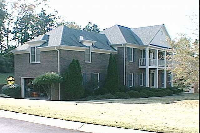 Executive all Brick 4-5BR/2.5 BA home in S. Charlotte - convenient to EVERYTHG