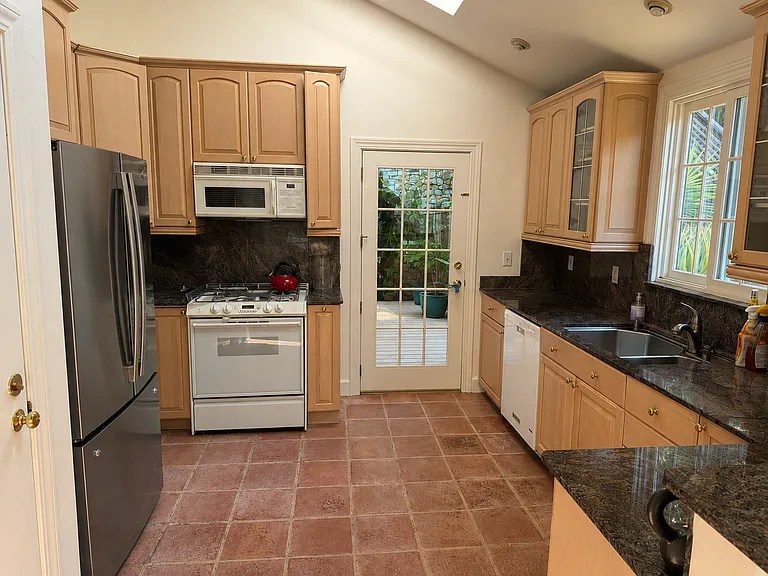200 The Alameda — Photo 4