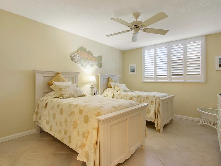 630 Ocean Dr #102 — Photo 17