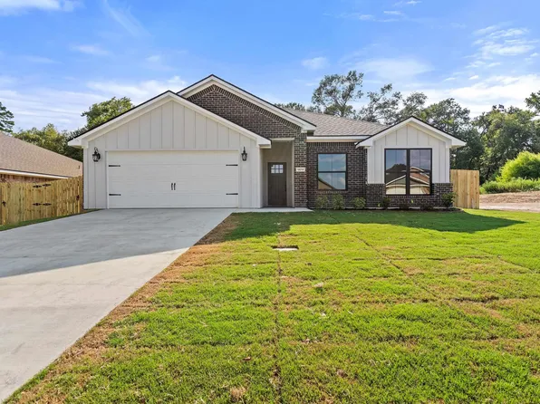 16214 Crossing Cir, Lindale, TX 75771