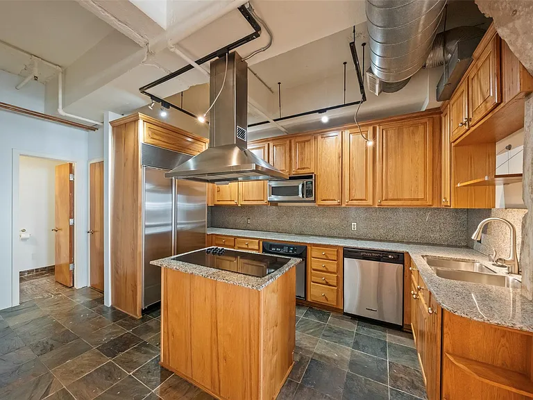 711 Main St #601 — Photo 14