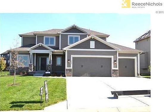 3rd image of 308 SE Mill Creek Dr