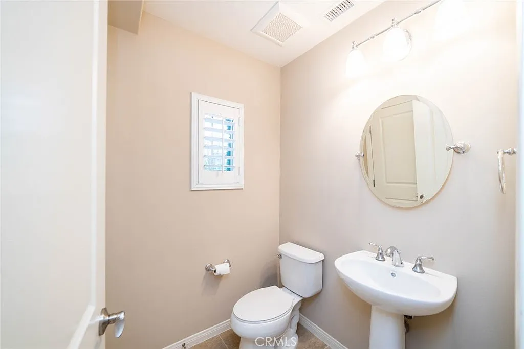 3 bed, 2.5 bath, 1729 sqft, $4,800 — Photo 4