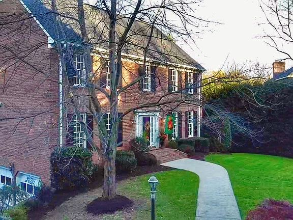 3rd image of 5121 Meadow Valley Cir