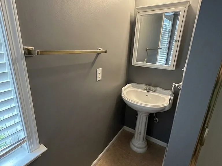 1300 Lomond Dr — Photo 18