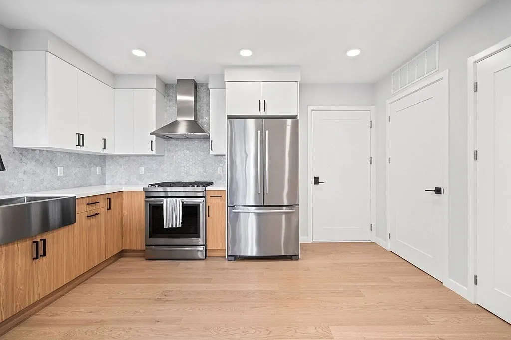2 bed, 2.0 bath, 1083 sqft, $4,500 — Photo 2