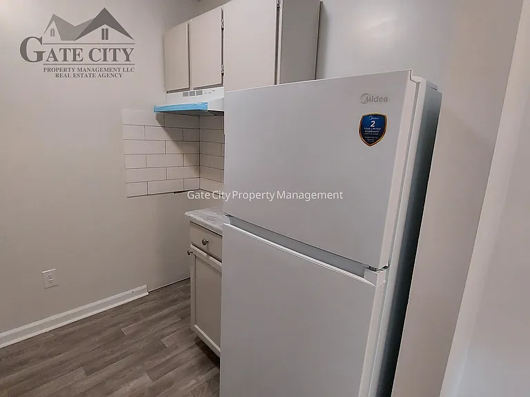 427 S Main St #8 — Photo 3