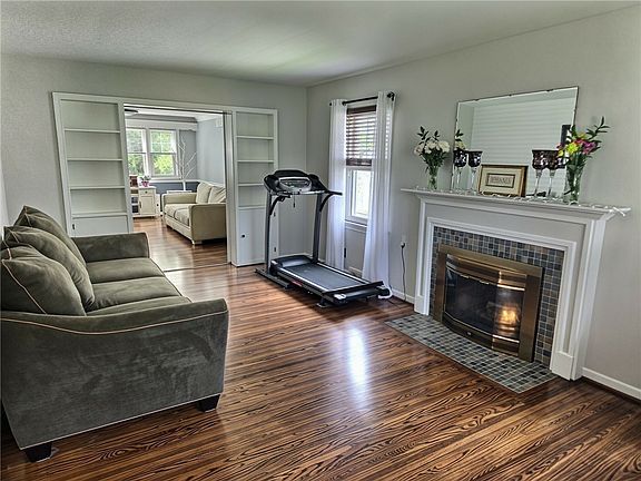 2nd image of 55 Glenmont Dr