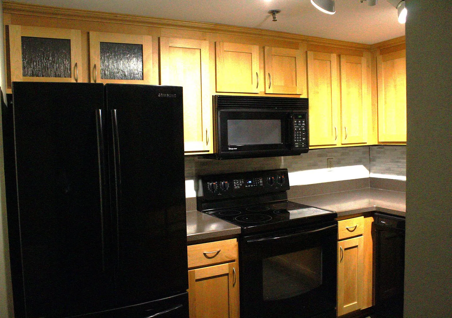 2 Bedroom 2 Bathroom Condo — Photo 2