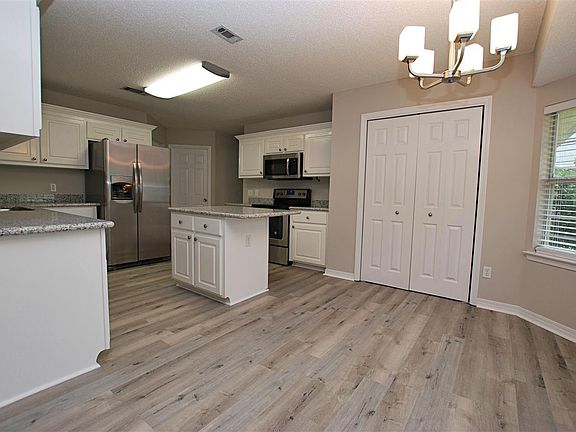 4th image of 411 Megan Dr
