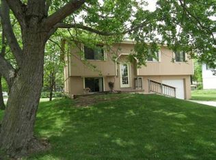 609 N 11th St, Blair, NE 68008
