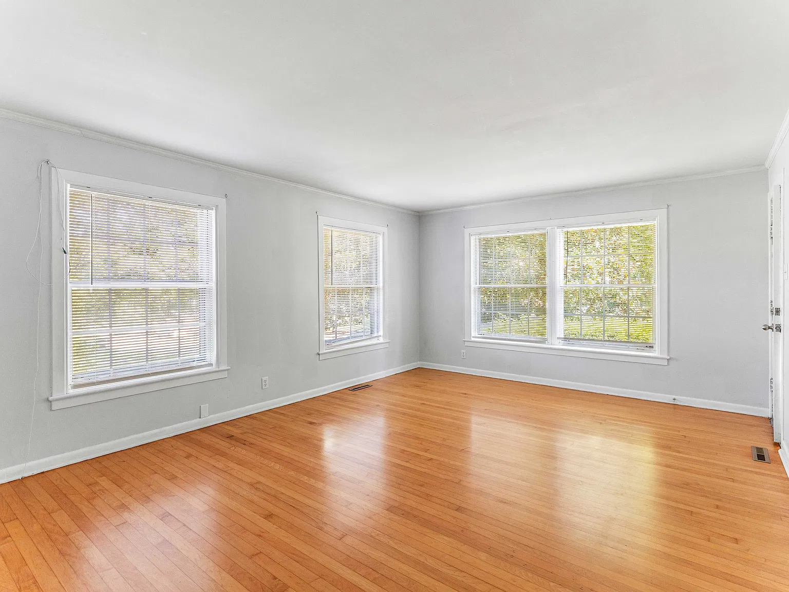 3 bed, 1227 sqft, $1,800 — Photo 4