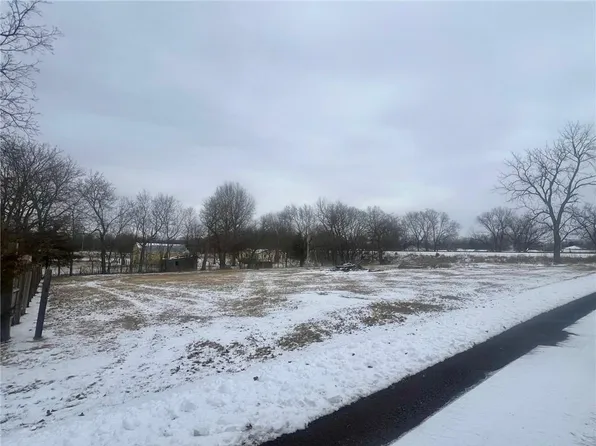 113 W Pine St, Drexel, MO 64742