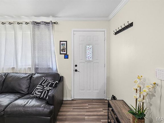 3rd image of 213 Briarwood Dr