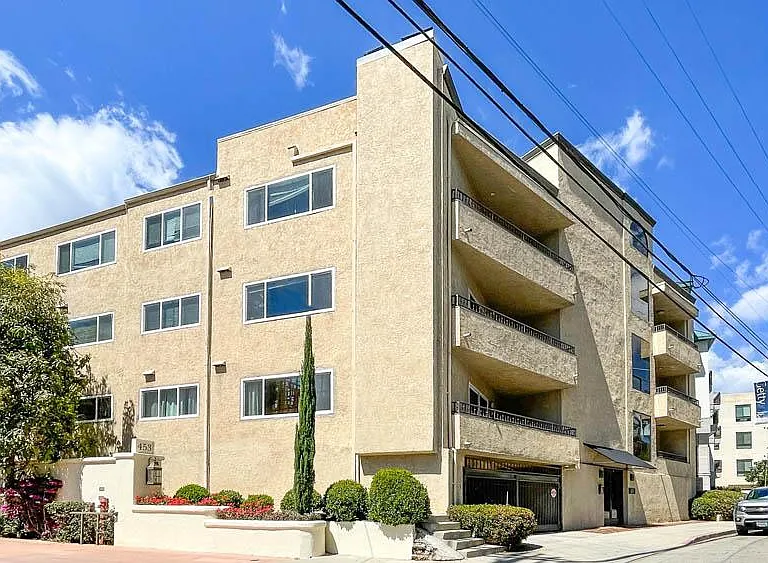 451 S Barrington Ave #302B — Photo 15