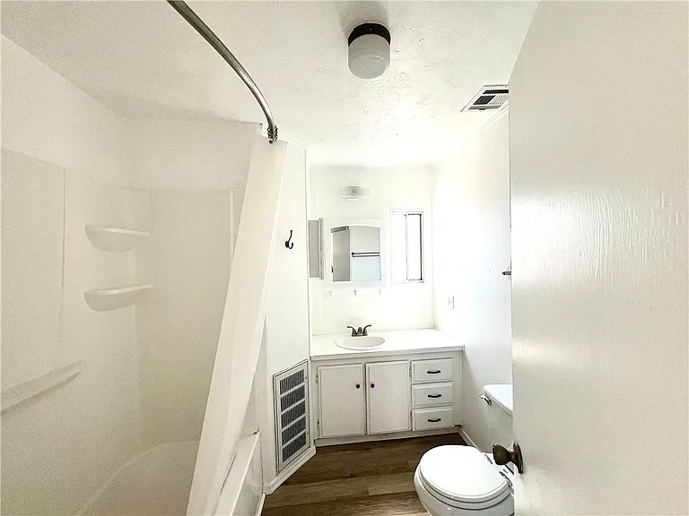 945 Holly St — Photo 17