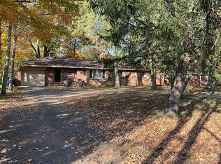 902 White Dr, New Castle, IN 47362