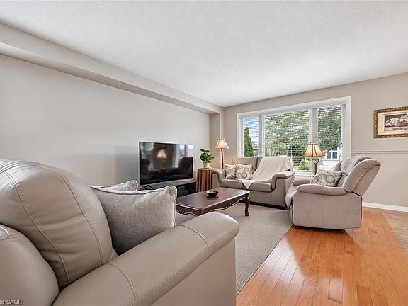 4th image of 4 Hunt St
