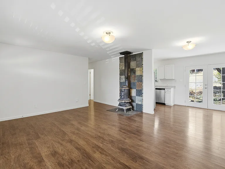 4739 E Julie Dr — Photo 4