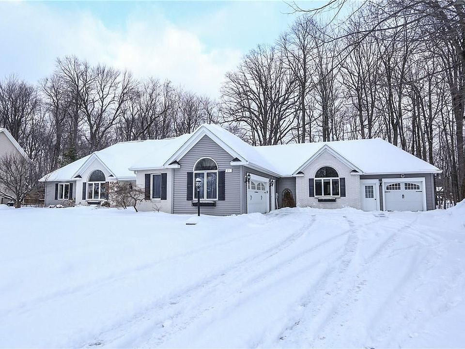 1st image of 21 Woodrose Dr