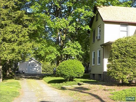 4th image of 139 Prospect St