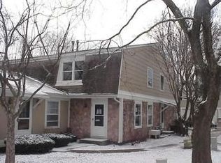 348 Farmington Ln, Vernon Hills, IL 60061