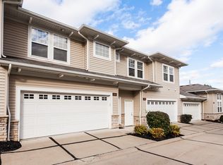 121 Stonegate Cir, Seven Hills, OH 44131