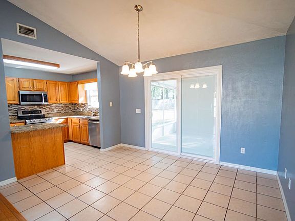 4th image of 156 NW Winding Pl