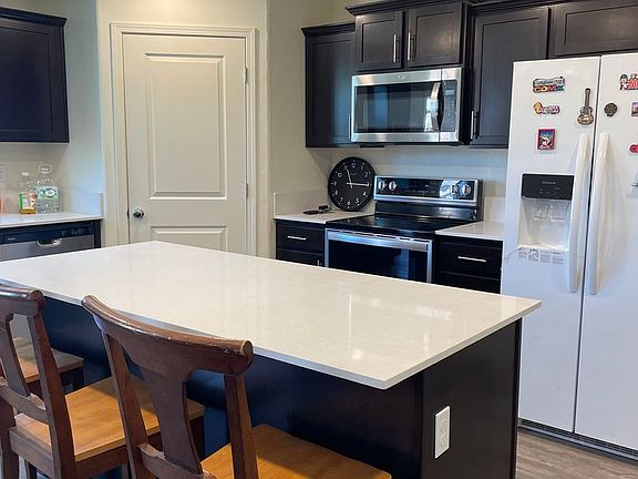 3rd image of 2096 Coulter Ln