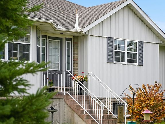 3rd image of 3158 Victoria Rd