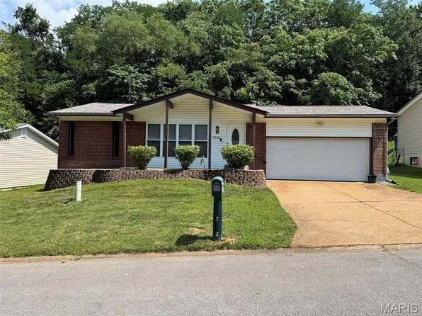 5018 Country Valley Dr, Imperial, MO 63052