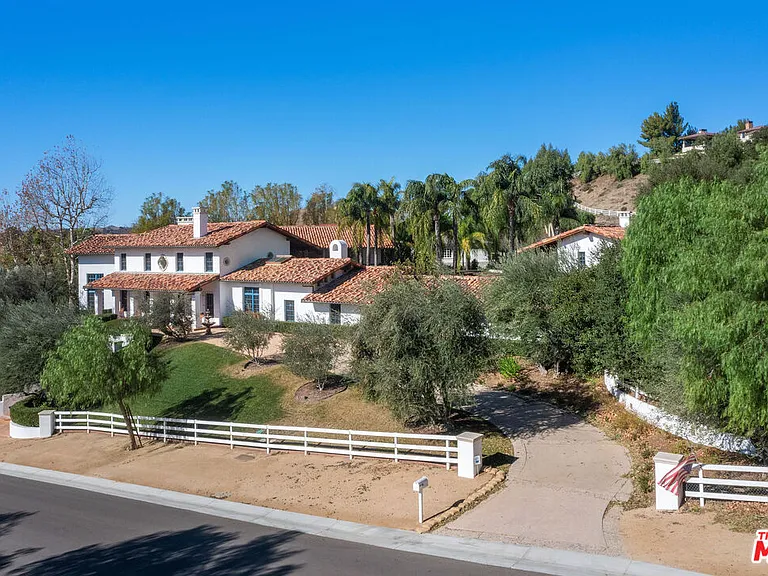 25127 Jim Bridger Rd — Photo 3
