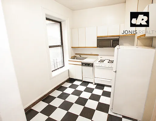 Rented by Jonis Realty | media 14
