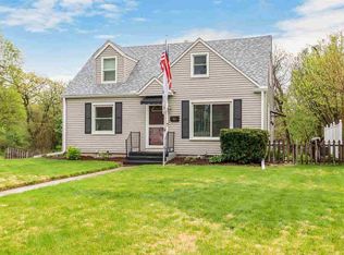 31 Blackhawk Hills Dr, Rock Island, IL 61201