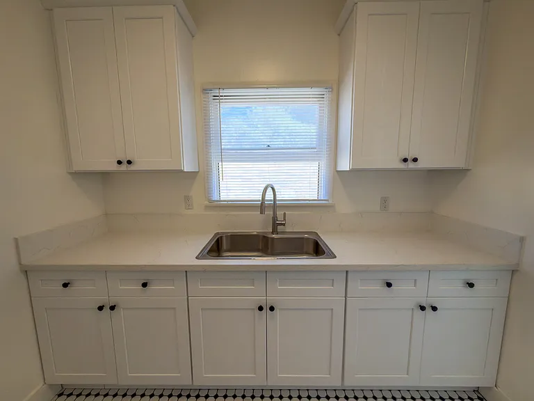 545 N Marengo Ave #1 — Photo 10
