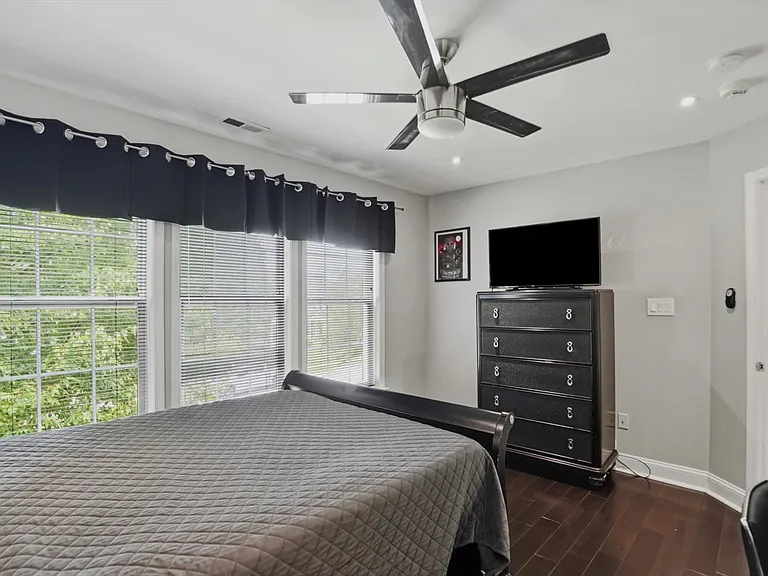 10 Graveswood Ct — Photo 17