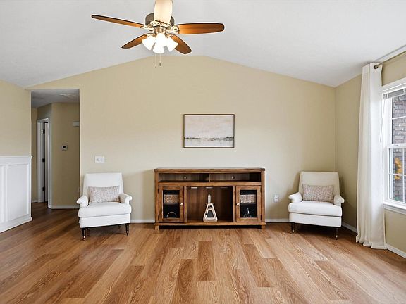 5th image of 105 E Osage Street #E