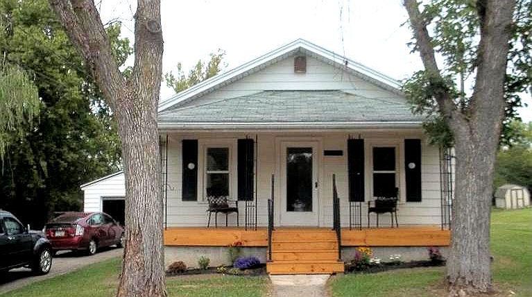 1st image of 851 Louis St