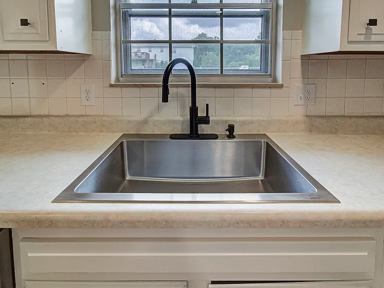 9521 Mobile Dr — Photo 7
