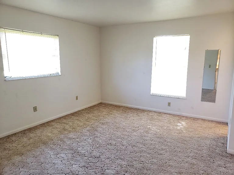 120 SW Trafalgar Pkwy — Photo 7