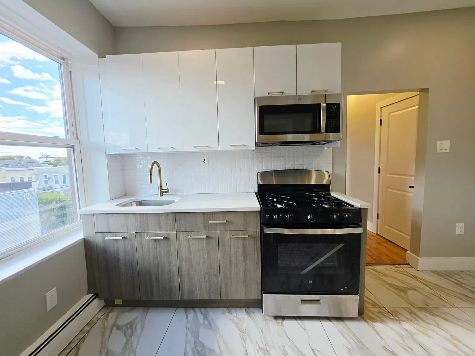 3 bed, 1000 sqft, $2,650 — Photo 1