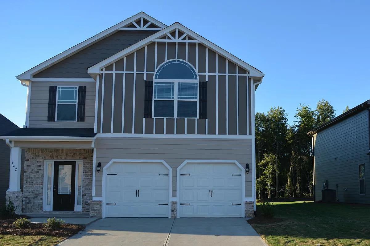4 bed, 2775 sqft, $2,200 — Photo 1