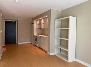 25 Capreol Ct #5, Toronto, ON M5V3Z7